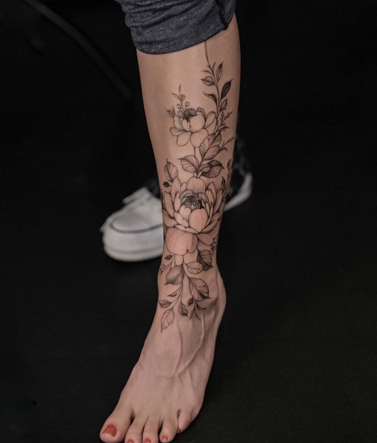 10+ Floral Tattoo Designs to Give You Warmth