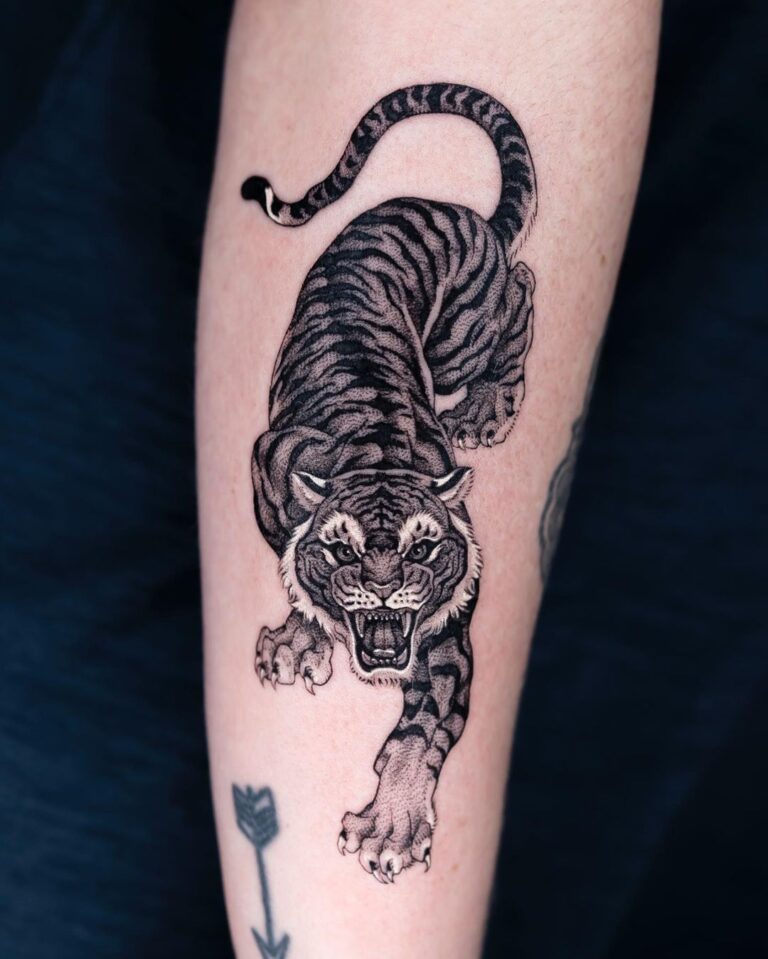 100+ Beautiful Blackwork Tattoo Designs