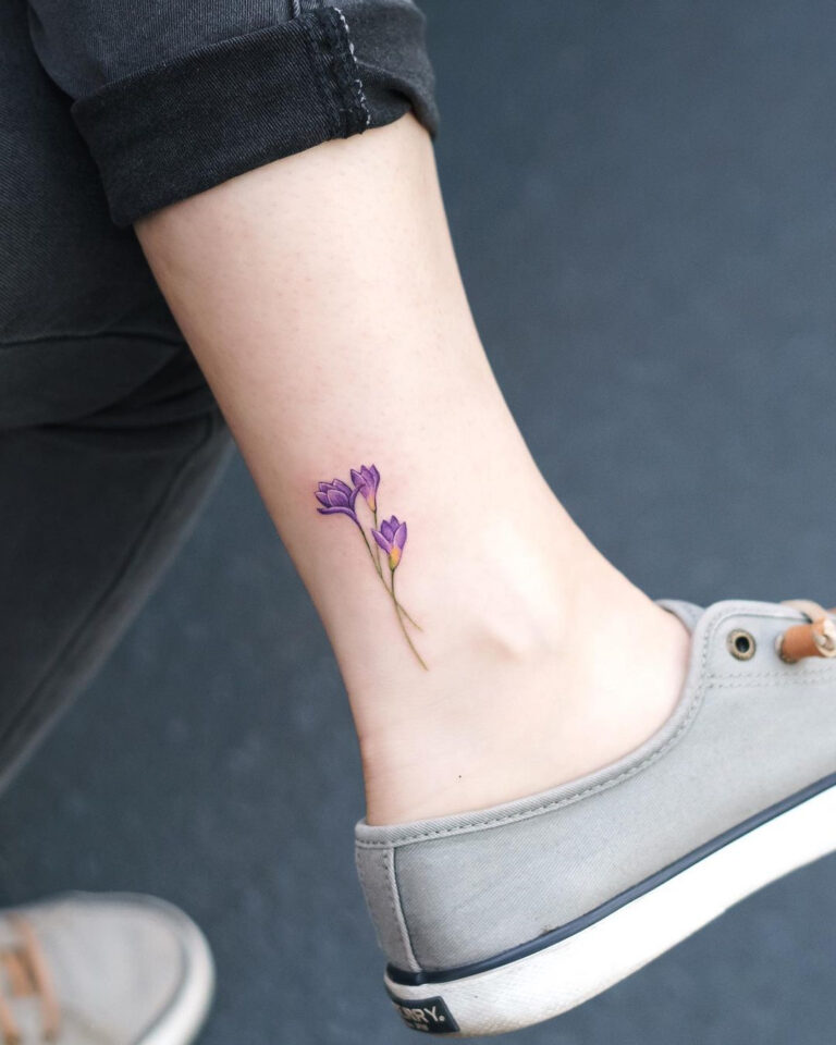 30 Delicate Tiny Flower Tattoo Ideas