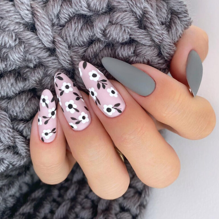 60 Chic Summer Almond Nails to Inspire You